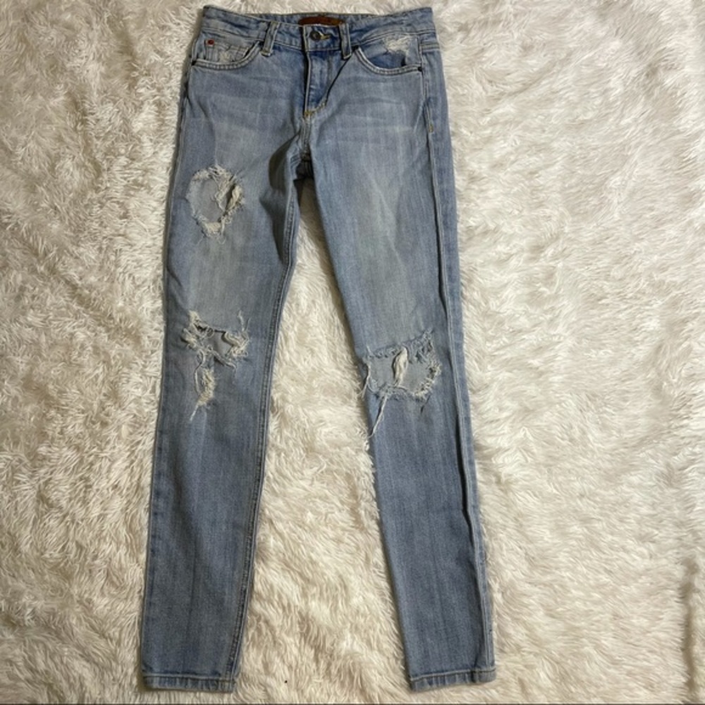 Joe’s Women’s Light Wash Distress Skinny Blue Jeans